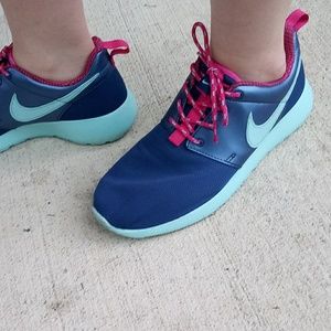 Nike Shoes - 🌺💦Nike Roshe one💦 🌺 Nike Shoes - 🌺💦Nike Roshe one💦 🌺